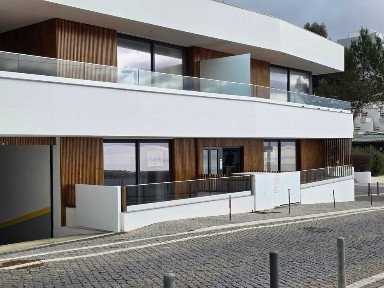 Apartamento T2 em Sesimbra vista de mar primeira linha.
