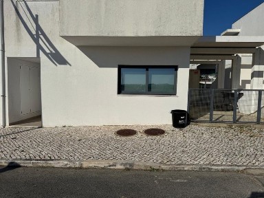 Palmela - Arrenda - se T 1 c/ Piscina em Cond.Privado!