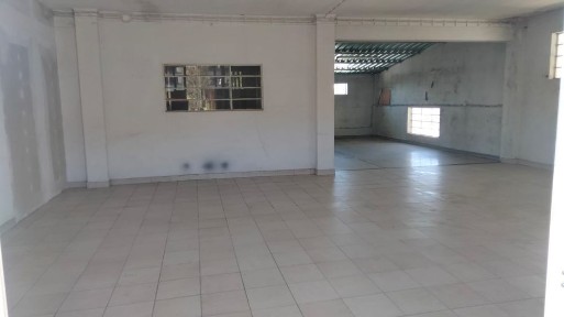 Armazém com 220 m2