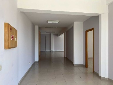 Arrenda - Espaço comercial. Alcobaça