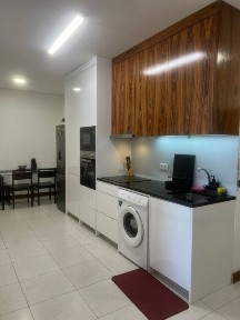 Quarto (centro) metro Fórum Maia