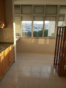 Duplex T4, ás Portas de Benfica, ou permutamos