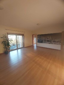 T2 Moderno, Boas áreas, Coz. Equipada nas Glicínias