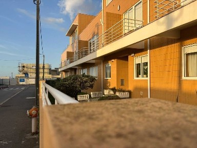 Na praia de Sãozinha / Senhor da Pedra - 10 metros praia. Gar. ind.