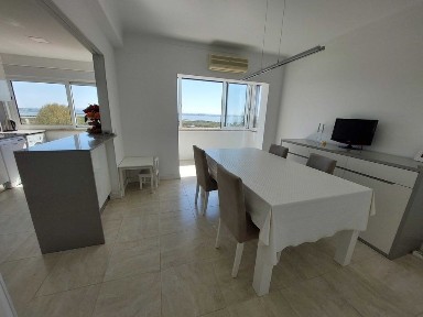 Apartamento T3 triplex no centro do Montijo