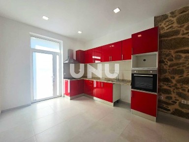 Moradia T3- Totalmente Renovada- Para arrendar em Viseu