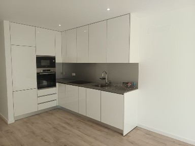 Apartamento T2 Renovado com Vista Única - Coimbra