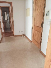 excelente apartamento t1 com garagem no centro t. vedras