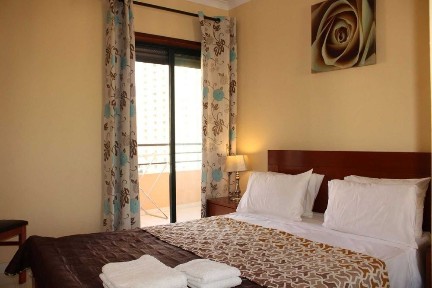 Arrenda -se T2 até Maio - na praia da rocha