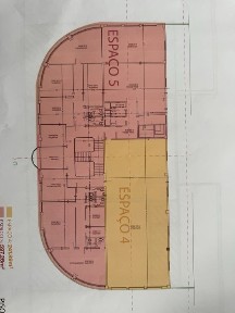 Grande armanzem com 2 cais com altura interior de 8/9 metros