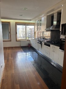 Arrendo apartamento fabuloso super bem situado, zona privilegiada da