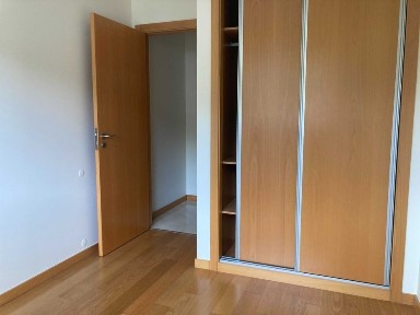 APARTAMENTO PARA ARRENDAR EM TENÕES