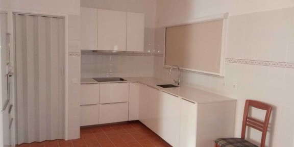 Alvaiazere T2 equipado e parcialmente mobilado