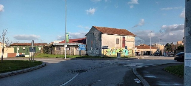 Investimento, Rotunda da A4 em S. Mamede Infesta - Armazém + Habitação