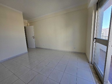 Arrenda-se Apartamento T3 com Vista Mar no Centro de Olhão