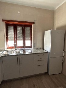 Arrenda-se T3 semi novo