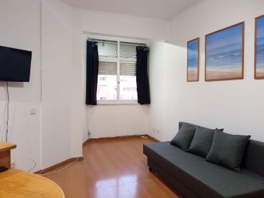 Aluguer estudio totalmente equipado e mobilado