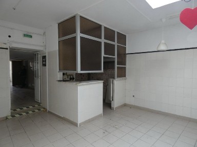 Espaço Comercial com Saída de fumos