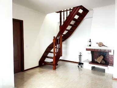 Penthouse de Luxo Elevador/ Mobilado/ Centro Marinha / 4 B / 3 Ba.