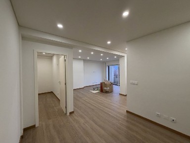 Apartamento T2+1 Totalmente Remodelado com Garagem - Vila Nova de Gaia