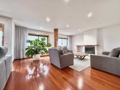 Apartamento T5 para arrendamento em Nogueiró, Braga