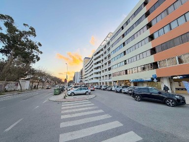 Loja/Armazém 110 m² - Avenida Principal Cova da Piedade | Almada