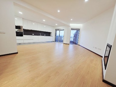 Vende-se apartamento T3 semi-novo no centro de Oliveira de Azeméis