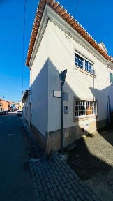 Moradia Renovada Duplex em Coimbra T1 (Conselho)