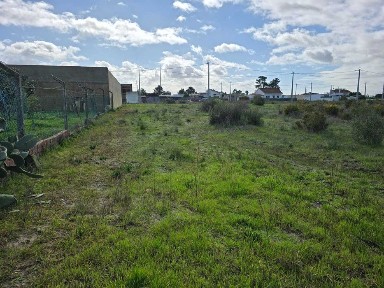 Terreno com 700m2 com duas frentes zona Palmela
