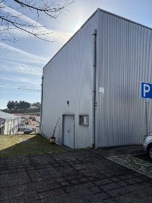 Alugo Armazém com 350 m2 integrado em zona industrial