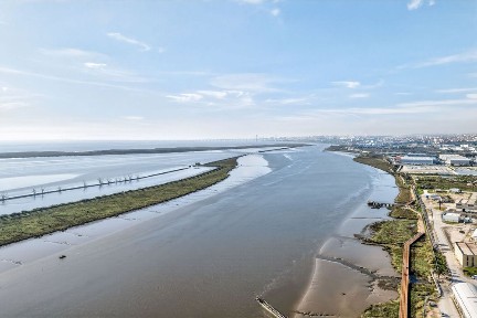 APARTAMENTO COM TERRAÇO E VISTA RIO TEJO