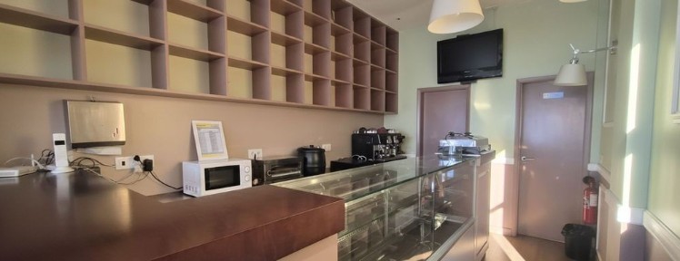 Arrenda-se café, snack-bar equipado no Lumiar. Excelente localização.