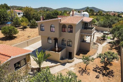 Moradia em Santa Barbara de Nexe com vista Mar e Serra