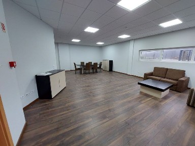 Armazém pé direito alto com escritório 600m2