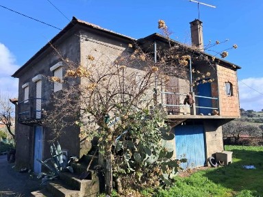 Vende-se Moradia em Vilar Seco, Castro Vicente - Mogadouro.