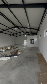 Arrenda-se NOVO armazem 200 com painel sandwich
