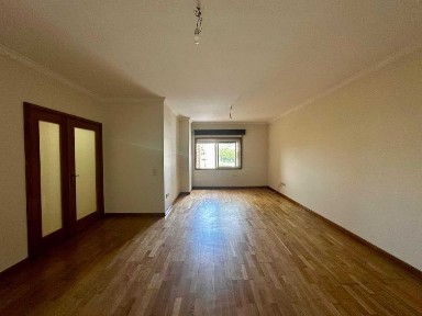 Arrendo Apartamento T2+1 Lugar de garagem