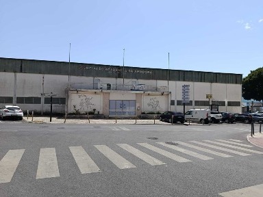 t1 na Reboleira/amadora Para investidores façam proposta imóvel com direito real de senhora viver lá até falecer tem 75 anos