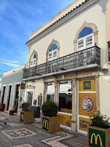 Vende-se Prédio - Baixa de Faro - Frente à Marina