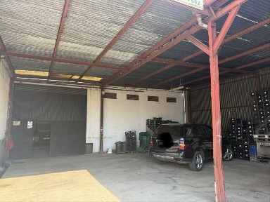 Armazem com 2 camaras de refrigeracao