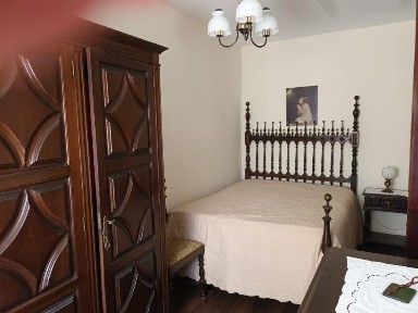 Arrenda-se MORADIA T2 MOBILIADA e cozinha equipada MORADIA TOTALMENTE RENOVADA E MOBILADA.Centro Histórico do Porto (zona da Batalha)