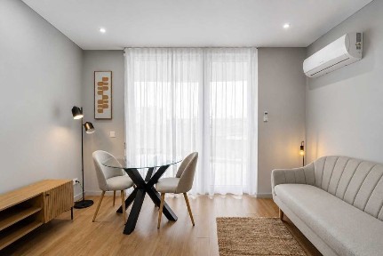Apartamento T0 * Terraço * Lugar de Estacionamento * Equipado e Mobilado * Estação CP e Rodoviária de Aveiro
