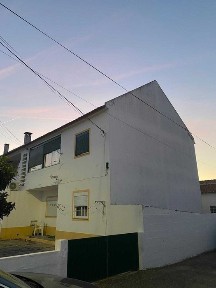 Apartamento T3 com Sótão Aproveitável no Centro de Salvaterra de Magos