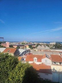 Vendo T3 luminoso na Cova da Piedade-Almada, com vistas abertas para o rio e a serra.