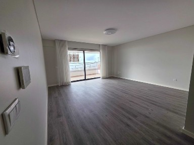 Apartamento T2 em Sesimbra vista de mar primeira linha.