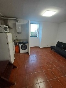 T-3 mobilado+equipado com pátio. Centro Lisboa. Só renda+ caução.