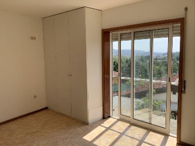 Arrendo Apartamento T2 Renovado muito perto do centro da cidade - Rua da Bela Vista