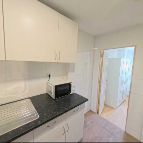 Apartamento T1 para Alugar/Arrendar a 600m da Estação de Metro Sr Roubado