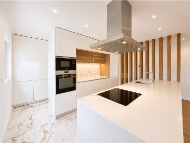Apartamento T3 Novo no ultimo piso, vista cidade e garagem fechada para 2 viaturas