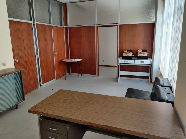 Espaço comercial 75m2 com WC completo 2⁰ andar